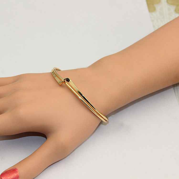 High-End Minimalist Adjustable Cuff Bracelet in Gold Alloy - Open Design for Everyday Luxury