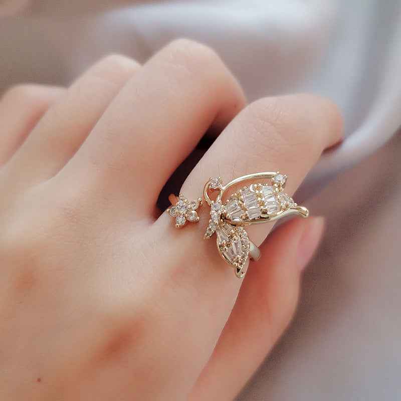 Ladies Index Finger Knuckle Ring Bracelet - Trendy Accessory for Fashionable Women