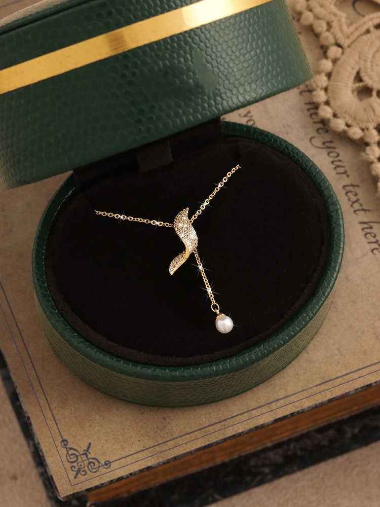 Geometric Pearl Necklace β Elegant 18K Gold-Plated Clavicle Chain with Crystal & Pearl Tassels