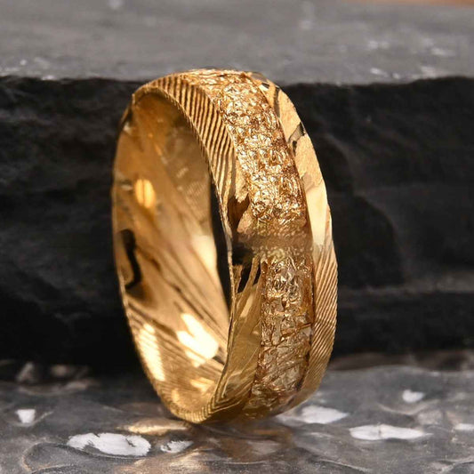 Gold Foil Damascus Steel Ring – Unisex Minimalist Wedding & Fashion Band with Unique Wavy Pattern
