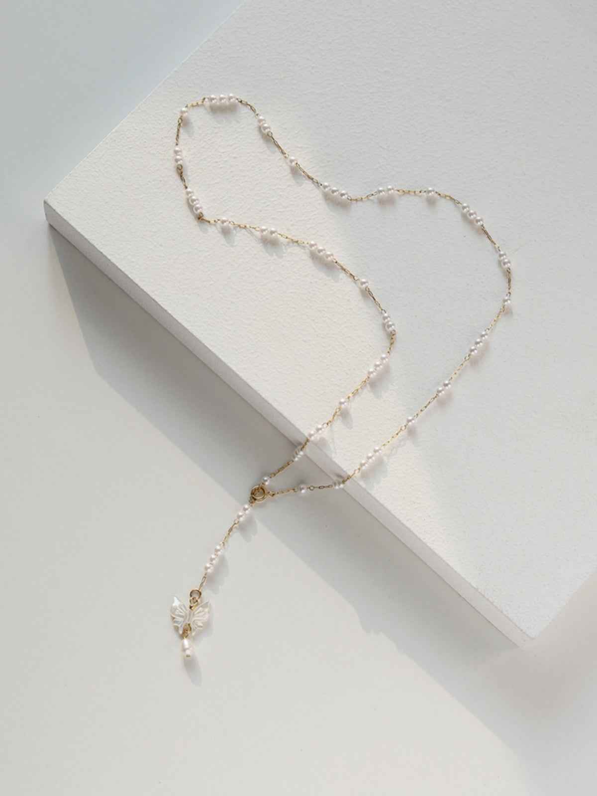 Natural Freshwater Pearl Butterfly Necklace – Elegant Shell Design with Twist Chain
