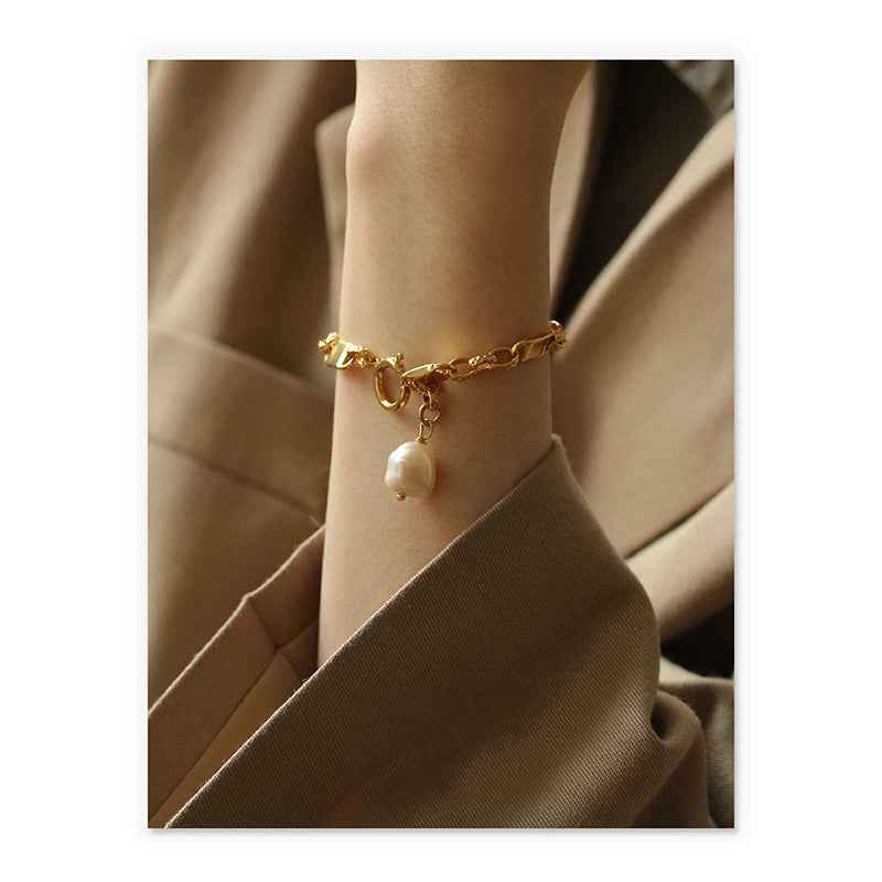 Chunky Gold Chain Bracelet with Natural Pearl Pendant - Trendy Geometric Statement Piece