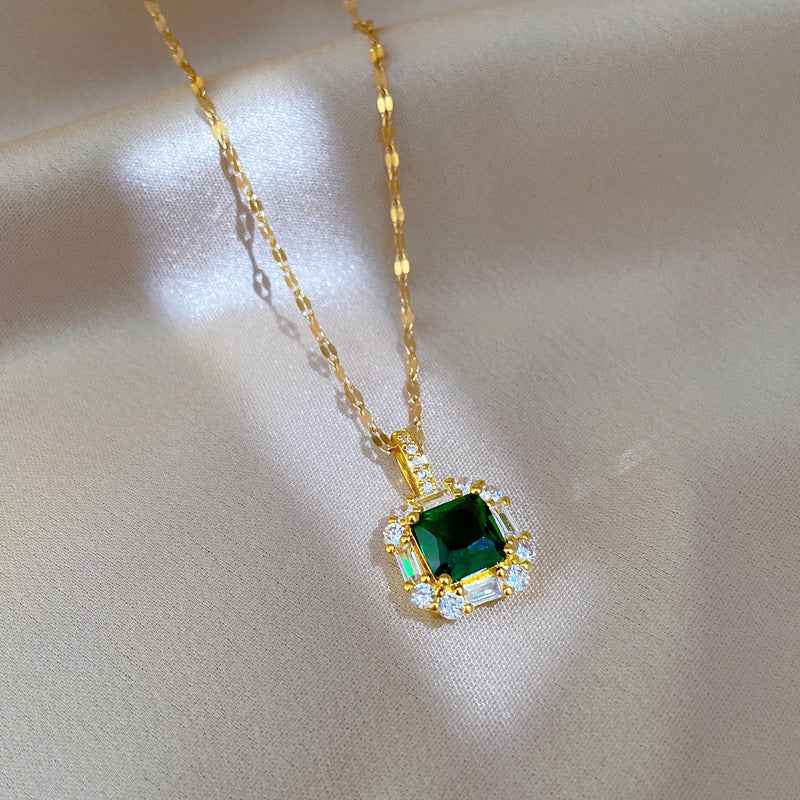 Elegant Halo Necklace - Timeless Solitaire Design