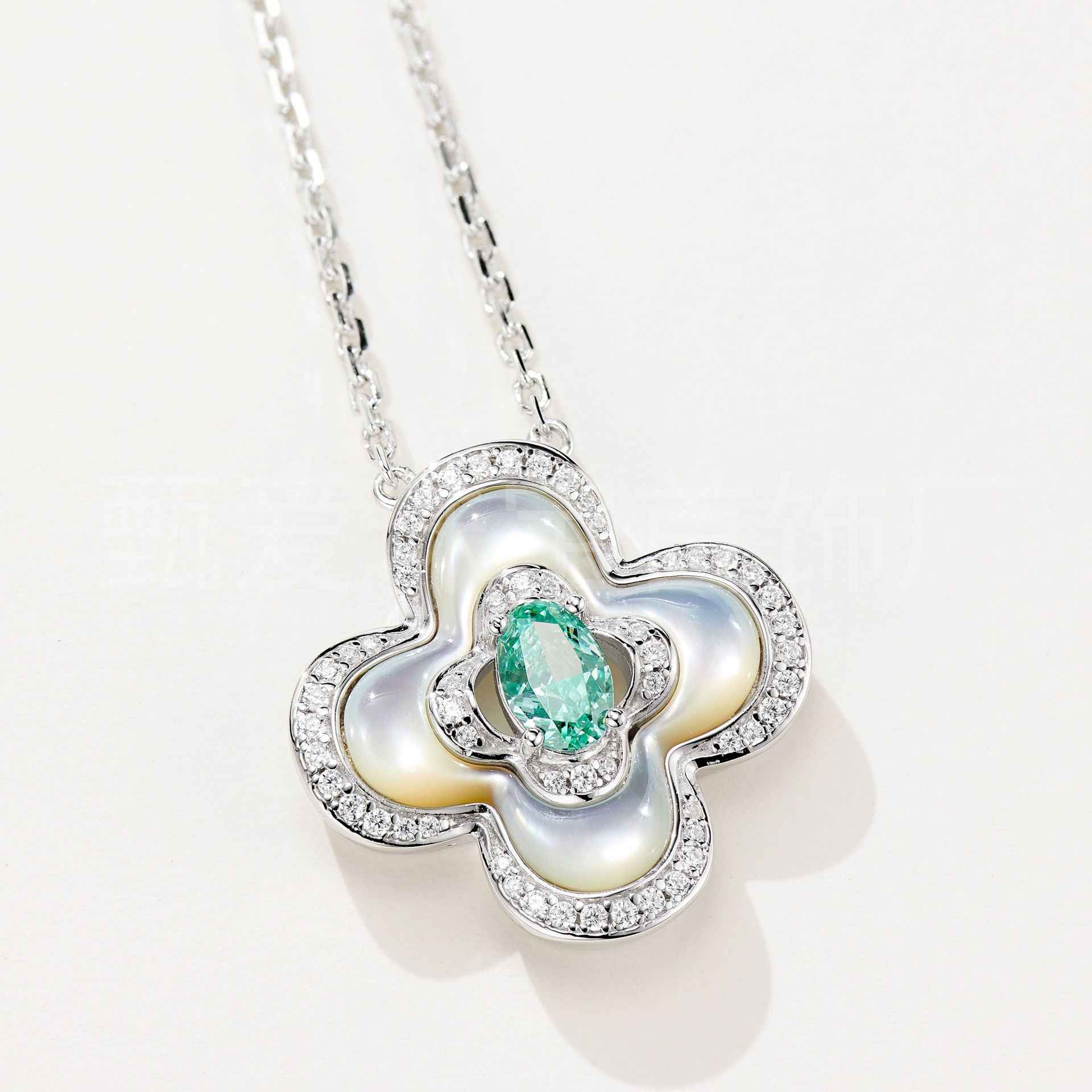 Clover Corundum Pendant Necklace in Rose Gold or White Gold Plated 925 Silver – Geometric Niche Design