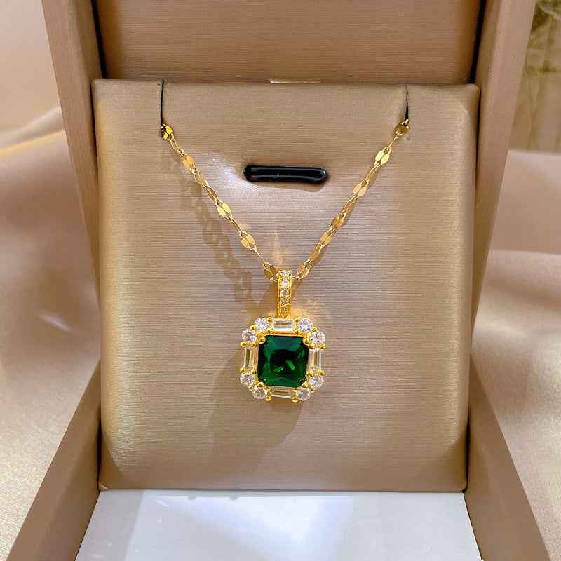 Elegant Halo Necklace - Timeless Solitaire Design