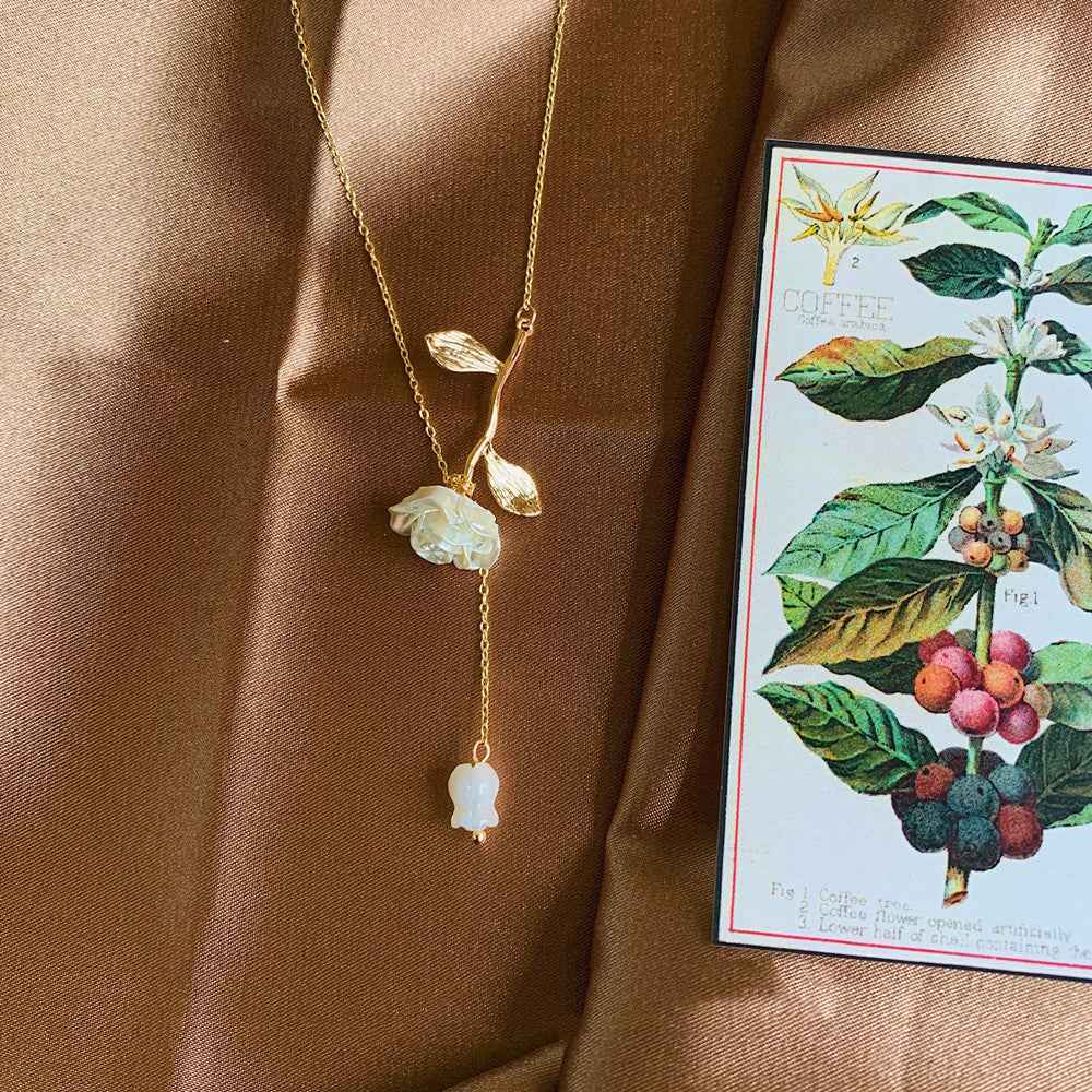 French Vintage Rose Necklace – Gold-Plated 925 Silver, Resin & Shell in Romantic Boutique Style