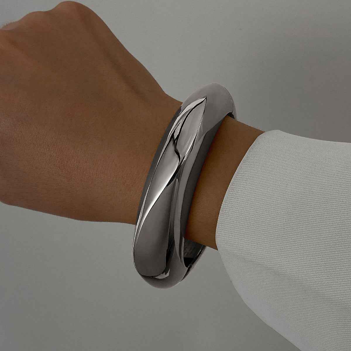 Bold Glossy Metal Statement Bracelet – Exaggerated European/American Style, Multiple Variants