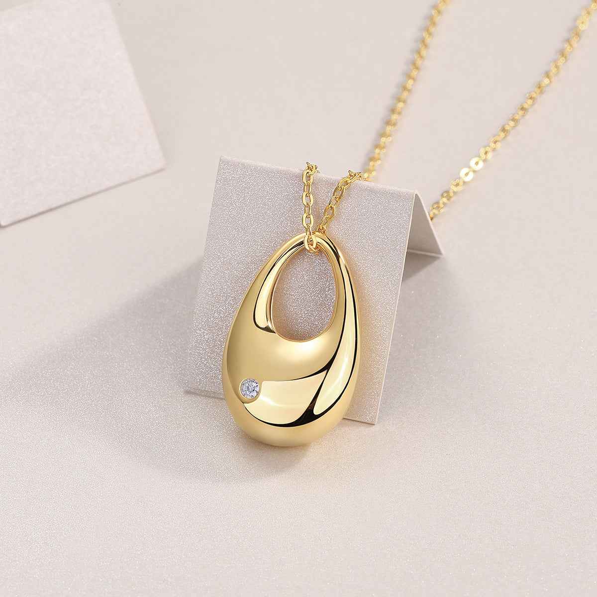 Moissanite Solitaire Necklace in S925 Sterling Silver - Minimalist Design with Gold or Silver Finish, Clavicle Chain