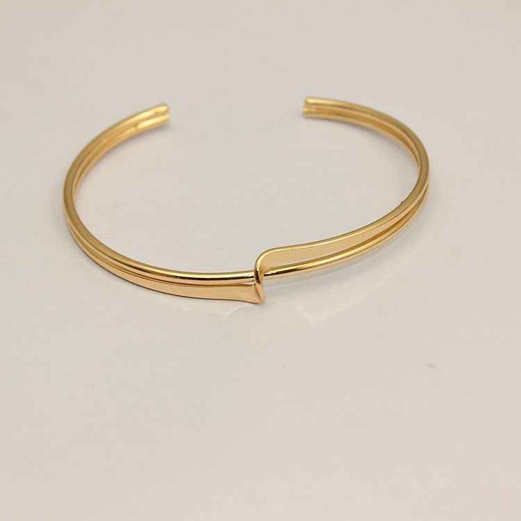 High-End Minimalist Adjustable Cuff Bracelet in Gold Alloy - Open Design for Everyday Luxury
