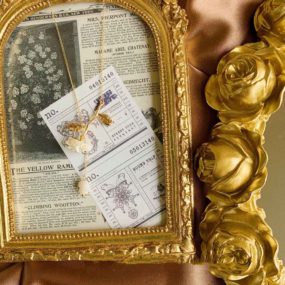 French Vintage Rose Necklace – Gold-Plated 925 Silver, Resin & Shell in Romantic Boutique Style