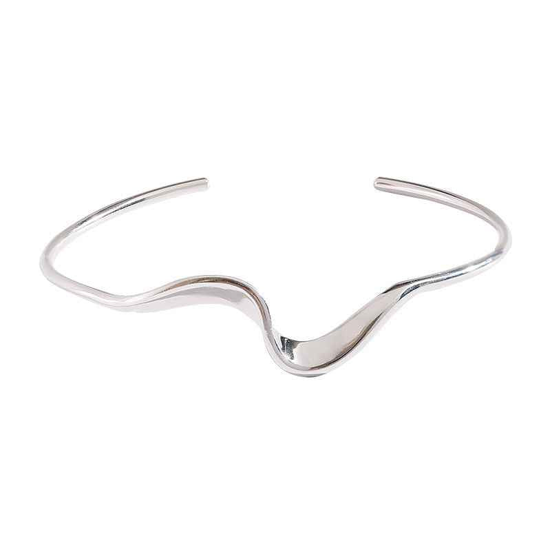 Mobius Infinity Loop Bracelet - Platinum-Plated Minimalist Design in Niche Fashion