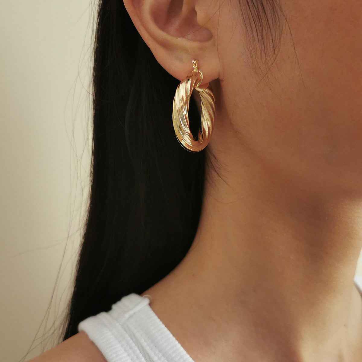 Gold-Tone Geometric Clip-On Earrings - Vintage Twist Hollow Design for Non-Pierced Minimalist Jewelry