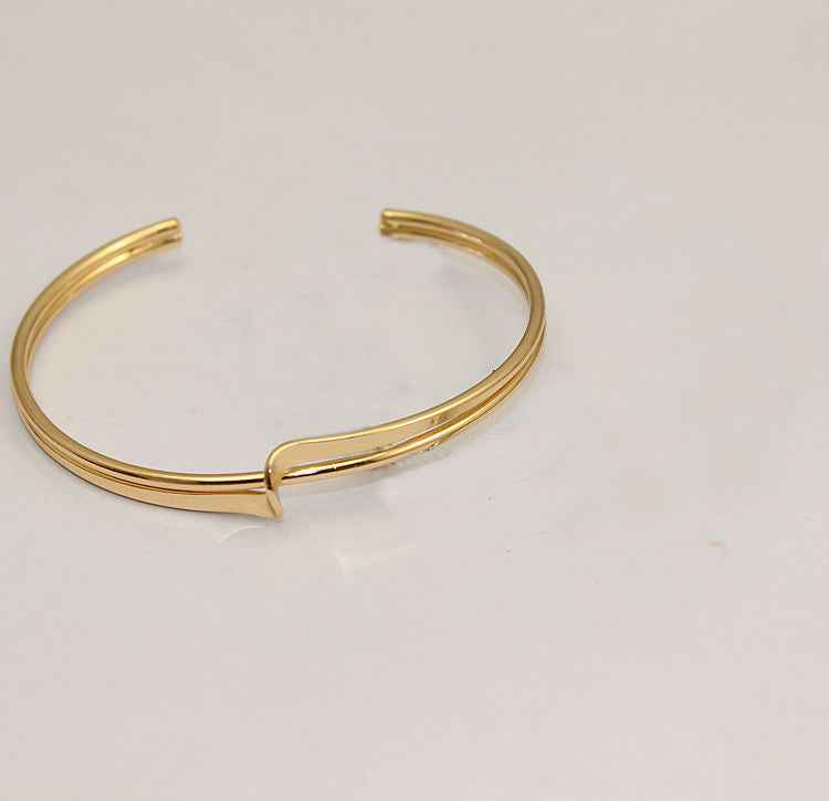 High-End Minimalist Adjustable Cuff Bracelet in Gold Alloy - Open Design for Everyday Luxury