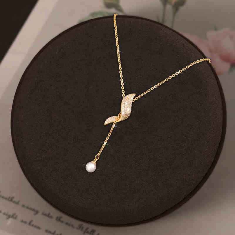 Geometric Pearl Necklace – Elegant 18K Gold-Plated Clavicle Chain with Crystal & Pearl Tassels