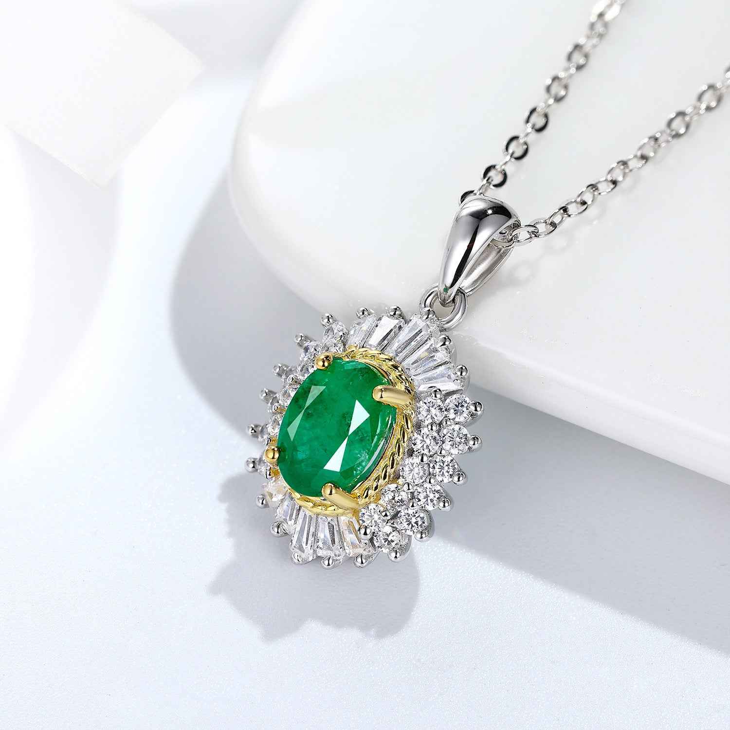 Two-Tone Emerald Diamond Necklace for Elegant Style and Timeless Appeal