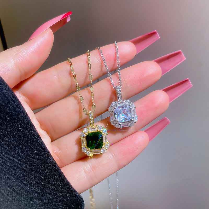 Elegant Halo Necklace - Timeless Solitaire Design