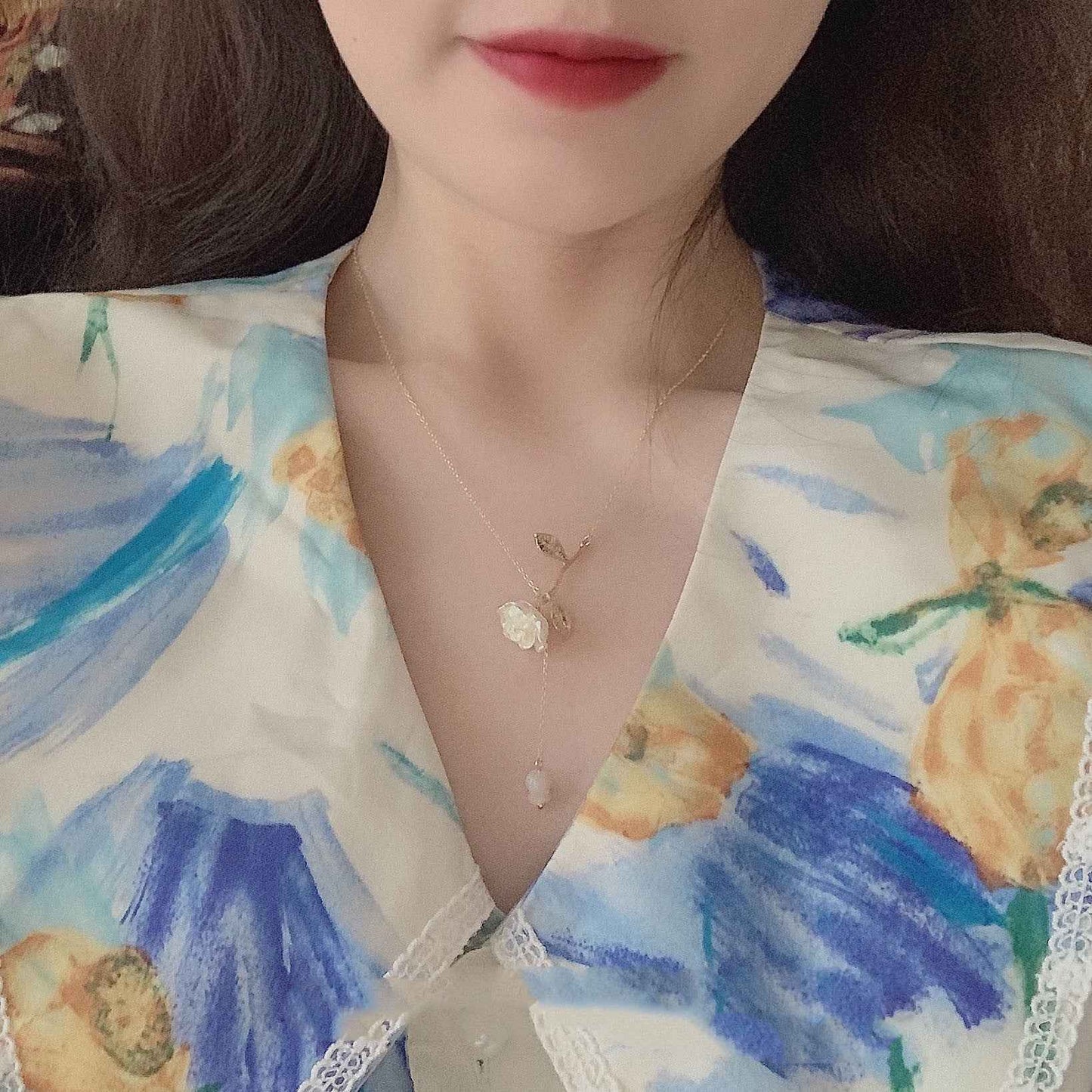 French Vintage Rose Necklace – Gold-Plated 925 Silver, Resin & Shell in Romantic Boutique Style