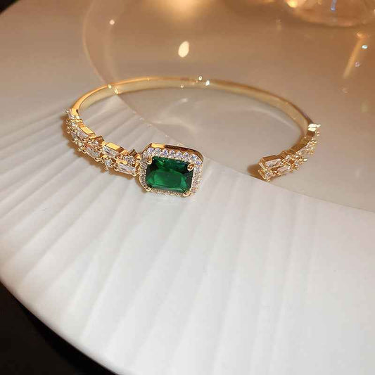 Emerald-Inspired Cuff Bracelet – Gold-Finished Copper Adjustable Elegance