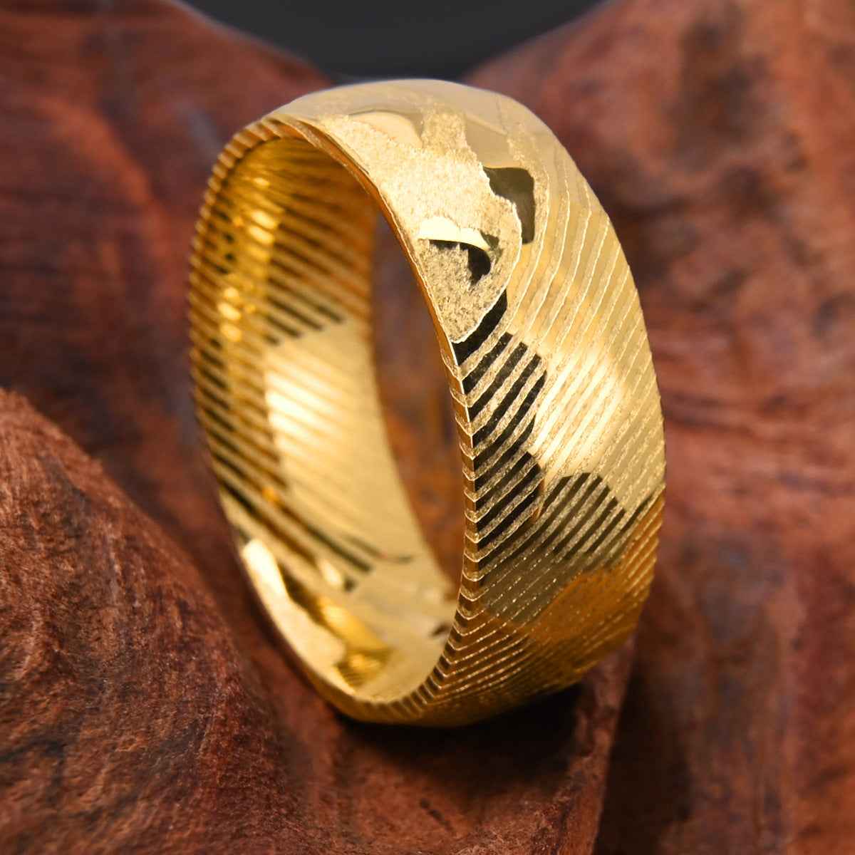 Unisex 8mm Damascus Steel Wedding Ring – 18K Gold Electroplated Tungsten | Minimalist Wide Band Fashion Jewelry