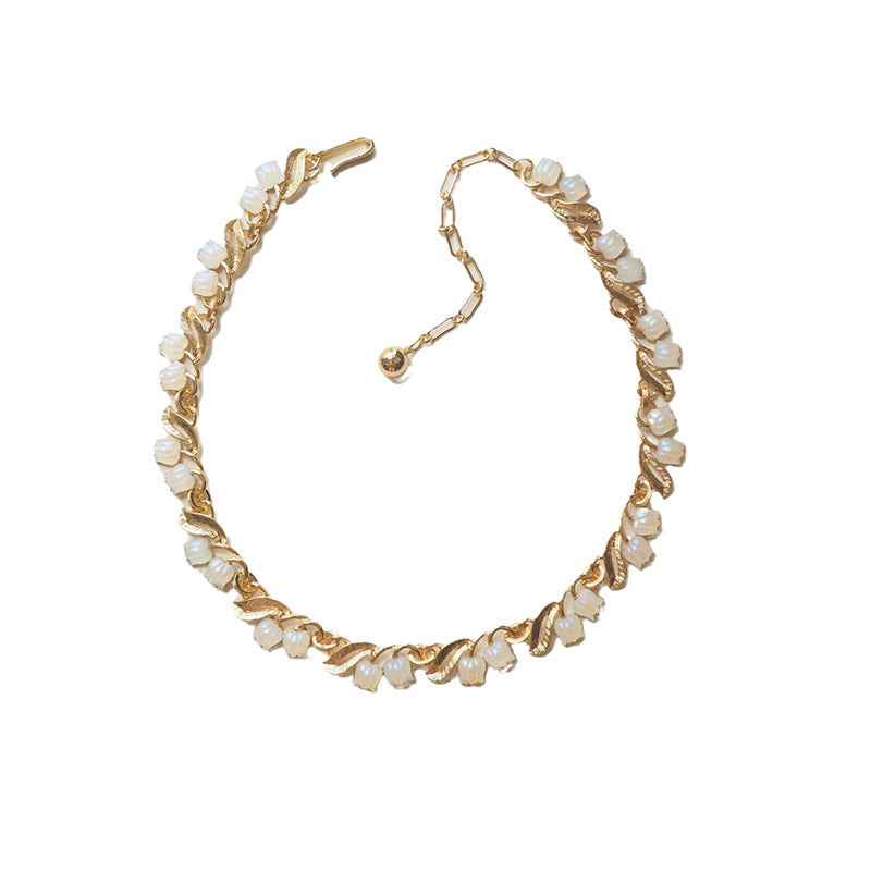 Retro Camellia Pendant Necklace - Vintage-Inspired 3D Ribbon Statement Piece