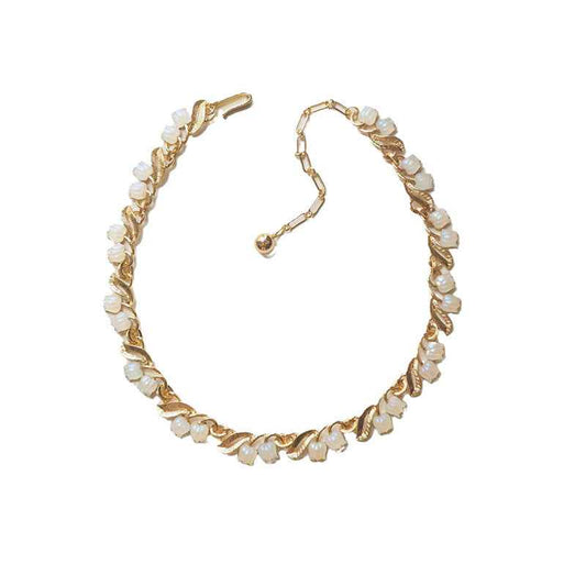 Retro Camellia Pendant Necklace - Vintage-Inspired 3D Ribbon Statement Piece