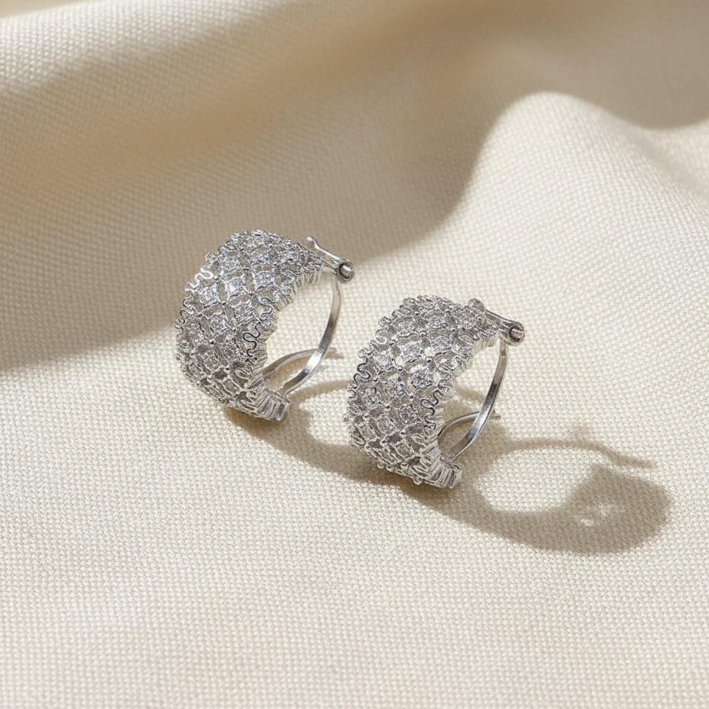 Hollow Vintage Palace Stud Earrings – S925 Sterling Silver, Retro Light Luxury Design - Eterna